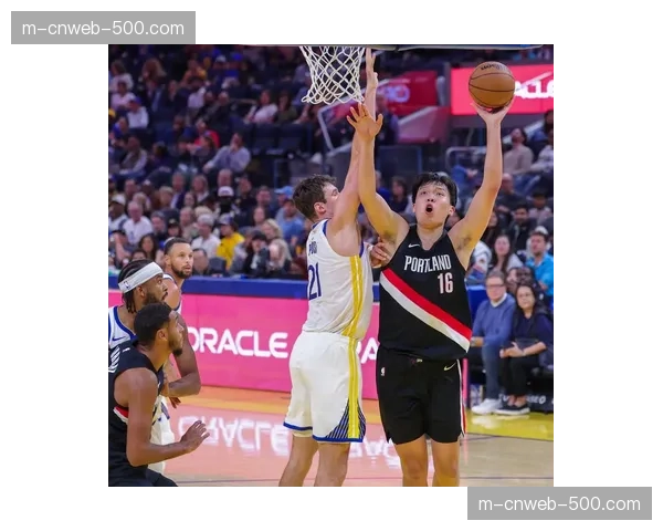 季前赛海外赛:阳光队加时险胜欧洲冠军,现场座无虚席 季前赛海外赛:阳光队加时险胜欧洲冠军,现场座无虚席